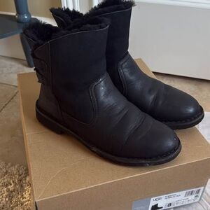 Women’s UGG Naiyah moto boots, size 8